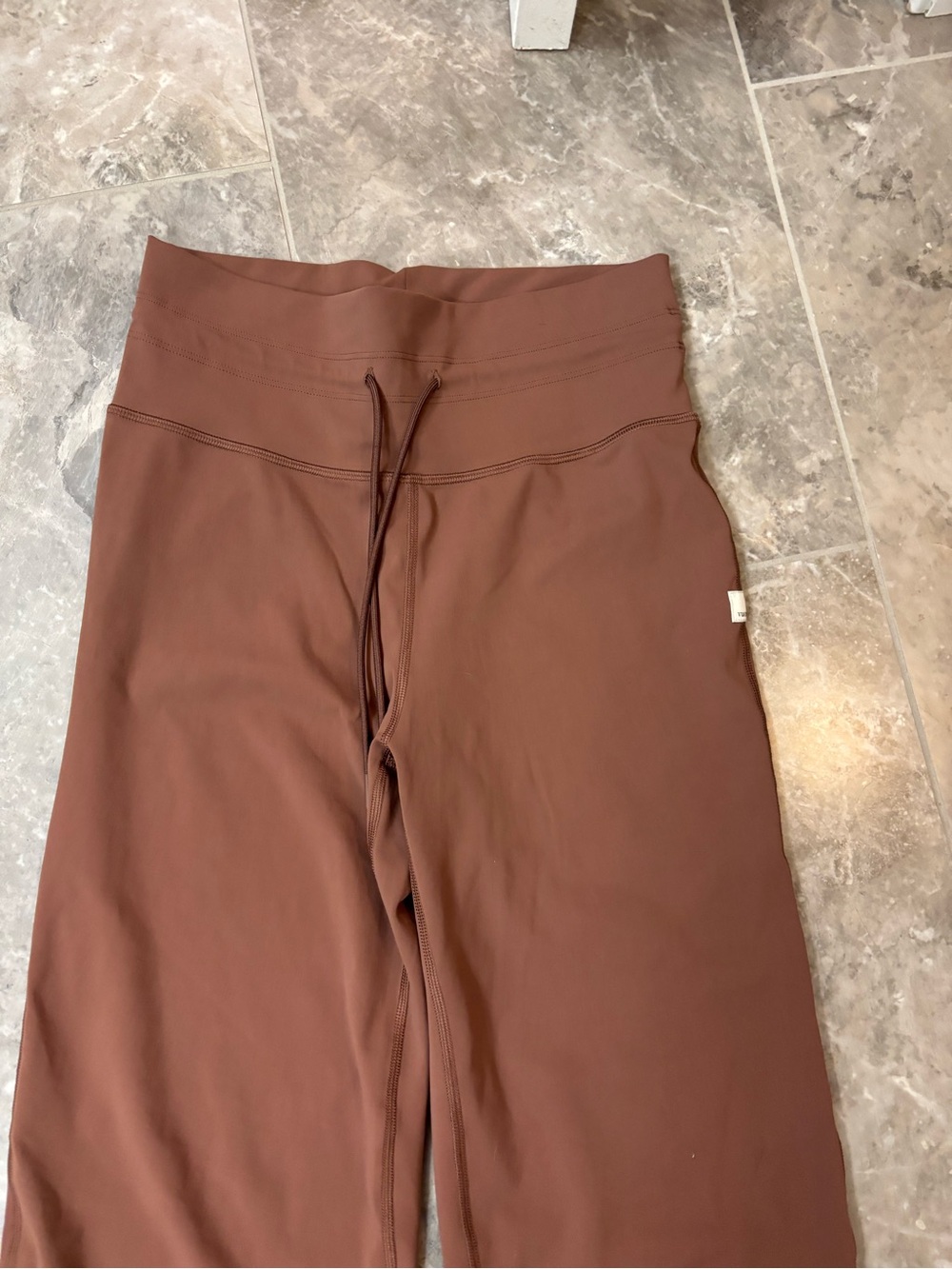 vuori flare pants NWOT